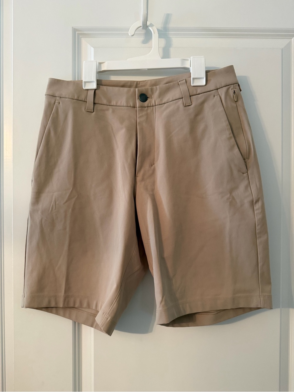 Men's Lululemon 9” inseam shorts Beige size 30